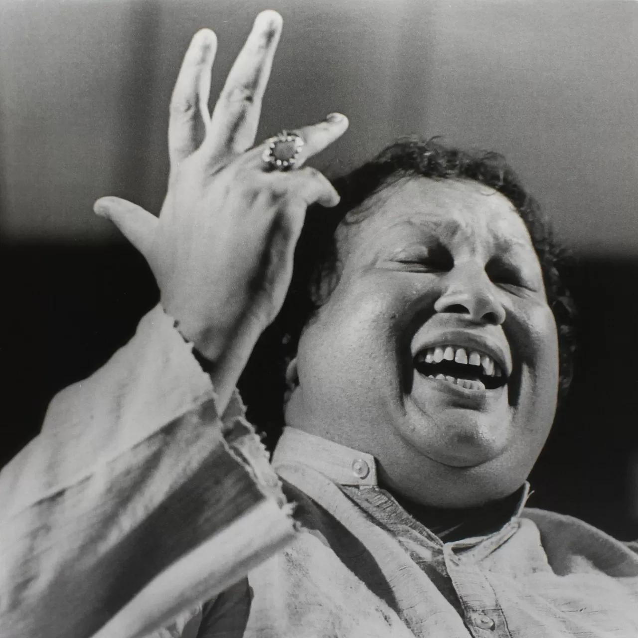 78d917f2-5a8c-4bc1-b1ff-1e4d41067b11-jpeg.webp Nusrat Fateh Ali Khan – Qawwal And Party – Shahen-Shah – LPRW3 – LP Record - Image 1